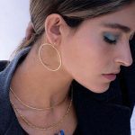 راهنمای انتخاب گردنبند و گوشواره مناسب با فرم صورت