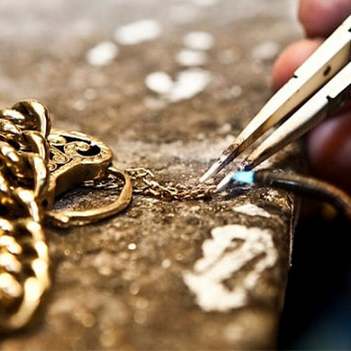  جدول مقایسه‌ای جواهرات دست‌ساز و کارخانه‌ای