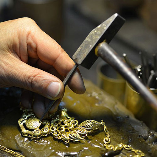 تفاوت جواهرات دست‌ساز و کارخانه‌ای